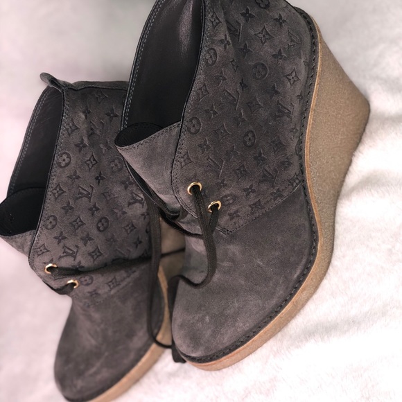 LOUIS VUITTON GREY BOOTS - Picture 2 of 5